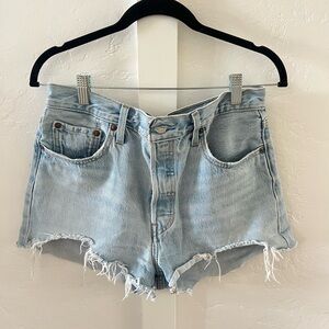 Levi’s cut off denim shorts